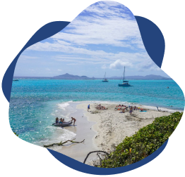 Foto van de omgeving met zee en strand